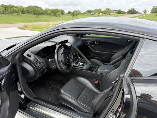 2018 Jaguar F-TYPE R