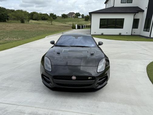 2018 Jaguar F-TYPE R