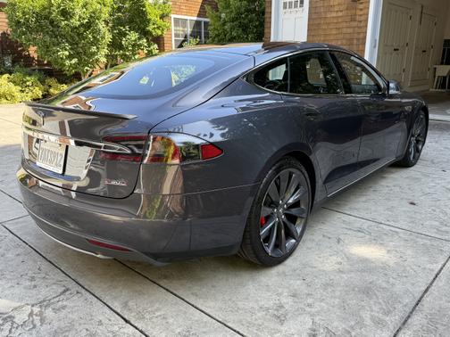 2015 Tesla Model S P90D