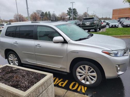 Photo 2 of 7 of 2011 Toyota Highlander Hybrid Limited