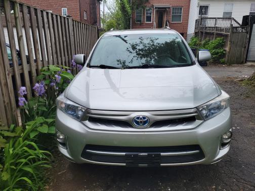 Photo 3 of 7 of 2011 Toyota Highlander Hybrid Limited
