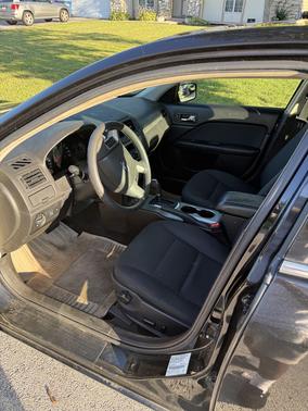 Black 2012 Ford Fusion SE