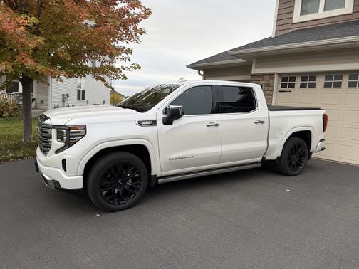 White 2023 GMC Sierra 1500 Denali
