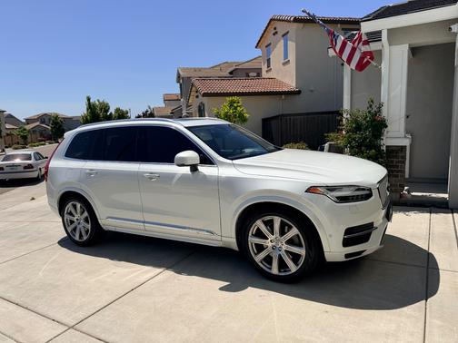White 2018 Volvo XC90 Hybrid T8 Inscription