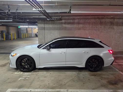 White 2025 Audi RS 6 Avant performance 4.0