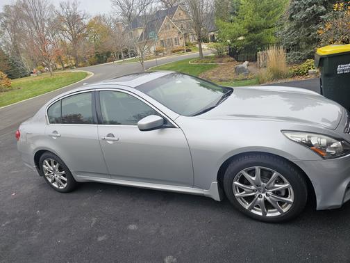 2013 INFINITI G37 x