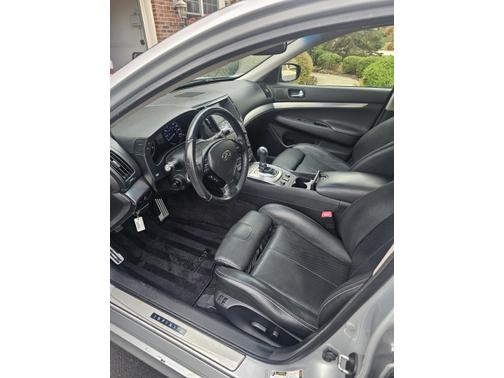 2013 INFINITI G37 x