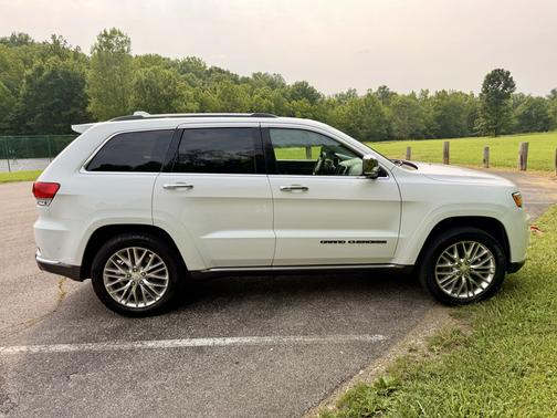 White 2018 Jeep Grand Cherokee Summit