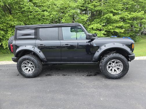 Black 2022 Ford Bronco Black Diamond
