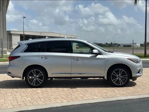 2017 INFINITI QX60 Base