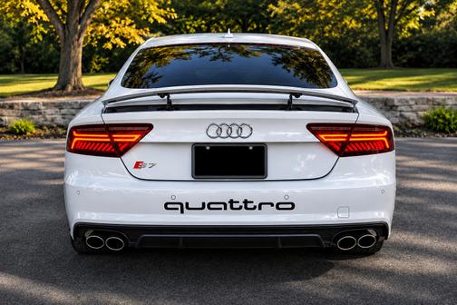 White 2016 Audi S7 4.0T