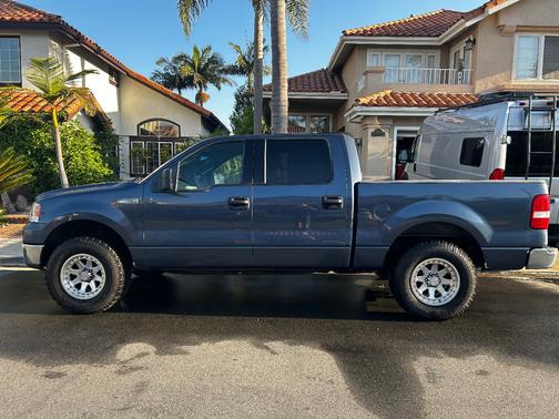 Blue 2004 Ford F-150 XLT SuperCrew
