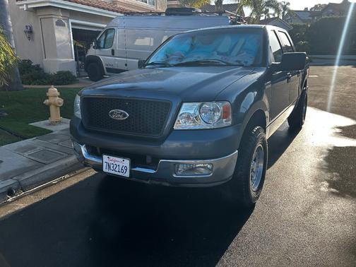 Blue 2004 Ford F-150 XLT SuperCrew