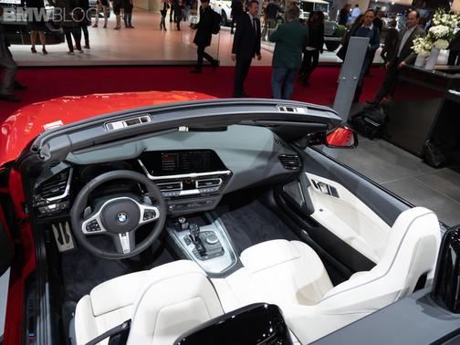 Photo 2 of 2 of 2019 BMW Z4 sDrive30i