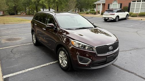 Red 2016 Kia Sorento LX