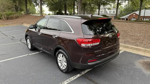Red 2016 Kia Sorento LX