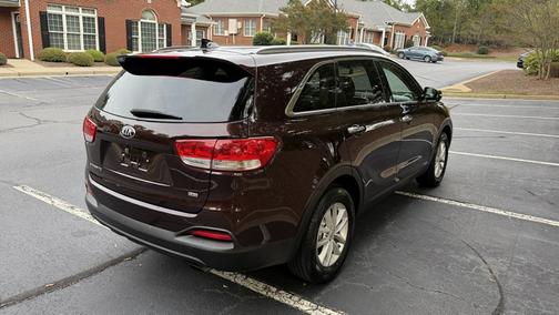 Red 2016 Kia Sorento LX