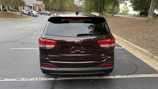 Red 2016 Kia Sorento LX