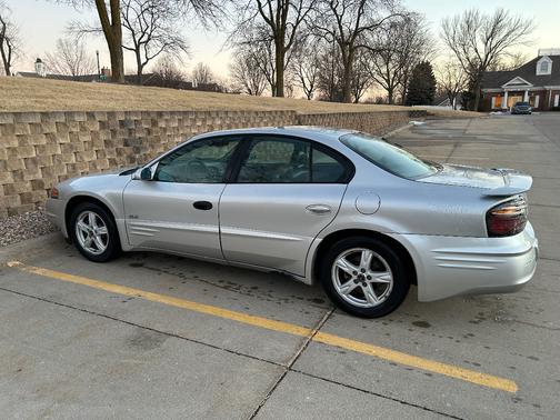 2002 Pontiac Bonneville SLE
