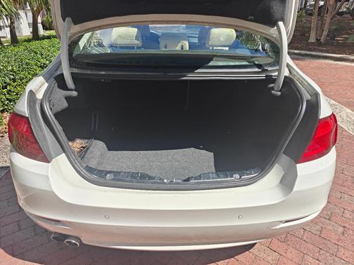 White 2016 BMW 528 i