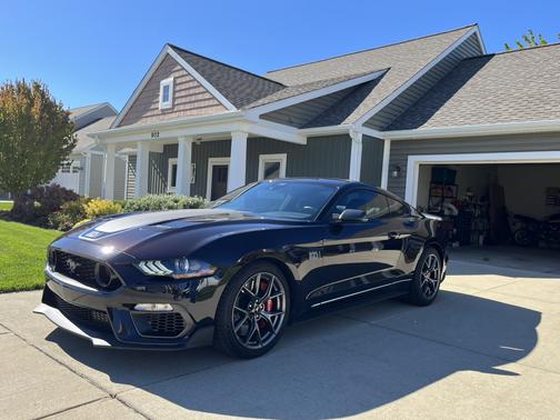 2022 Ford Mustang Mach 1