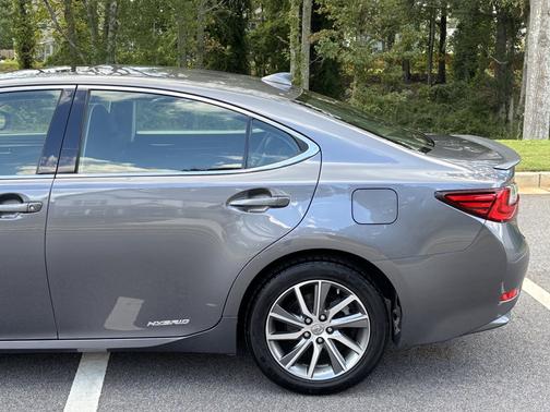 2016 Lexus ES 300h Base
