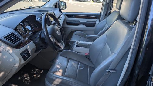 2013 Volkswagen Routan SEL Premium