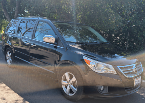 2013 Volkswagen Routan SEL Premium