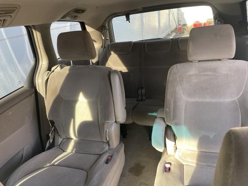 2004 Toyota Sienna LE