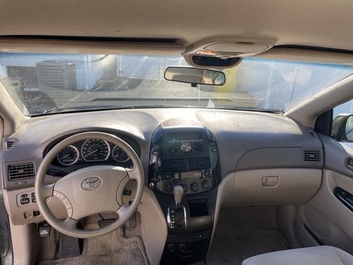 2004 Toyota Sienna LE