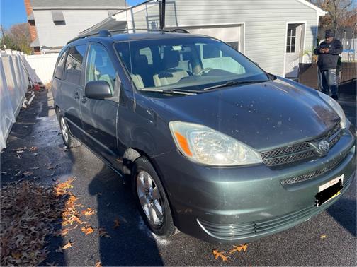2004 Toyota Sienna LE