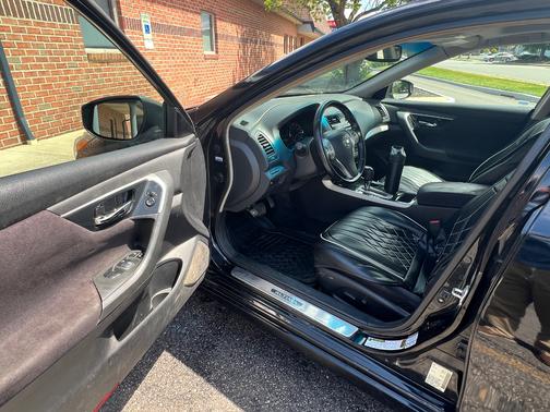 Black 2013 Nissan Altima 2.5 SV