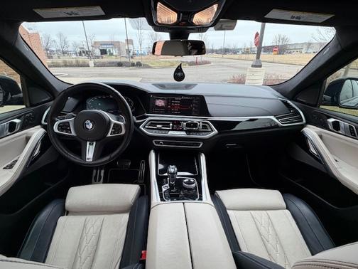 2022 BMW X6 M50i