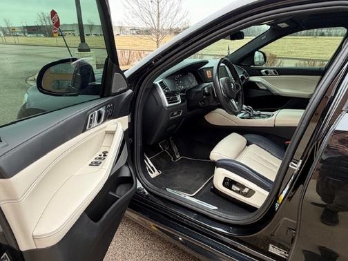 2022 BMW X6 M50i