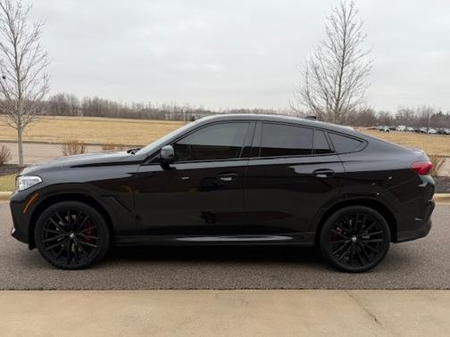 2022 BMW X6 M50i