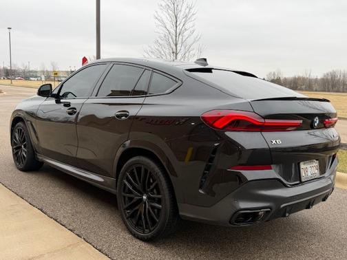 2022 BMW X6 M50i
