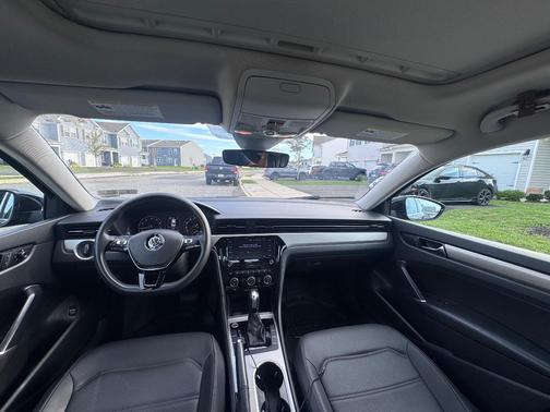 Black 2022 Volkswagen Passat 2.0T SE
