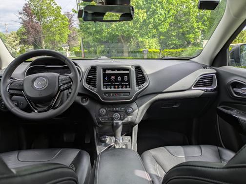 2023 Jeep Cherokee Altitude Lux