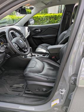 2023 Jeep Cherokee Altitude Lux