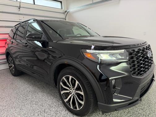 Black 2025 Ford Explorer ST-Line RWD