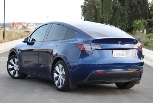 Blue 2022 Tesla Model Y Long Range