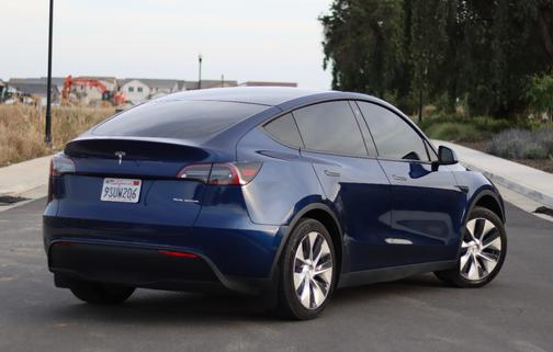 Blue 2022 Tesla Model Y Long Range