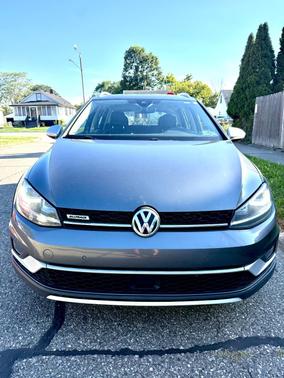 Gray 2017 Volkswagen Golf Alltrack TSI SEL