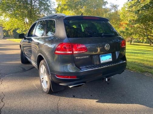 Gray 2014 Volkswagen Touareg TDI Lux