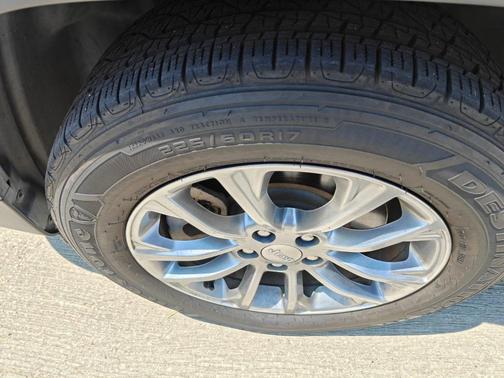 Black 2020 Jeep Cherokee Latitude Plus