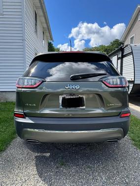 Green 2019 Jeep Cherokee Limited