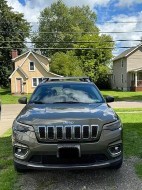 Green 2019 Jeep Cherokee Limited