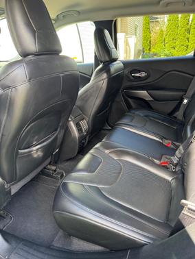 Green 2019 Jeep Cherokee Limited