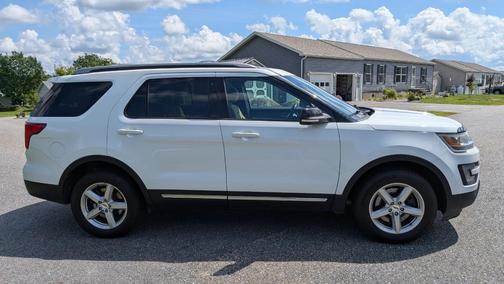 White 2016 Ford Explorer XLT