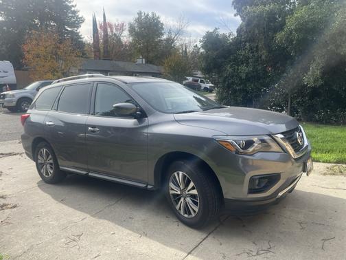 Silver 2019 Nissan Pathfinder SV